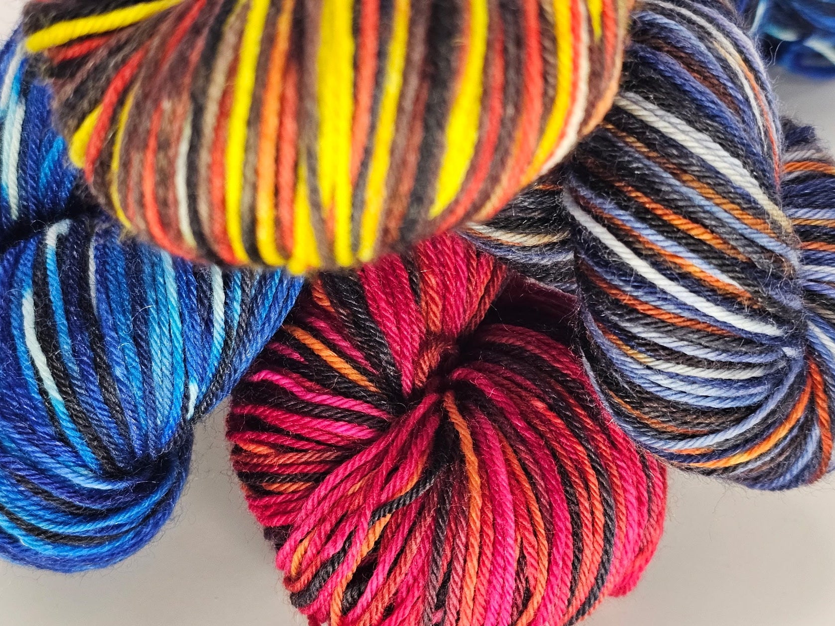 files/twisted_and_spun_hand-dyed_yarn_6.jpg